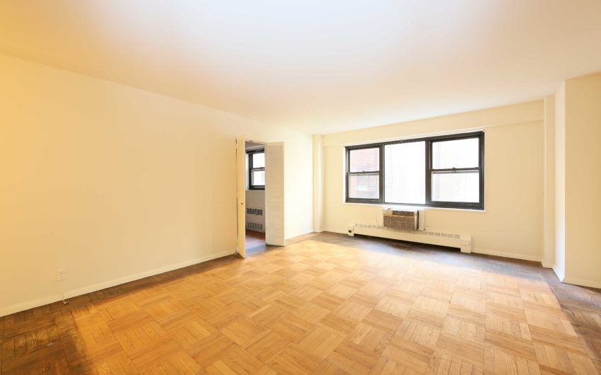 INCREDIBLE OPPORTUNITY FOR A PARK AVENUE STUDIO!