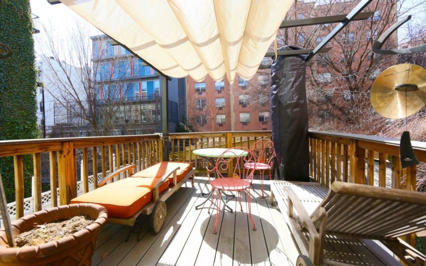 Huge, loft-like one-bedroom w/sleeping loft and a private outdoor deck!