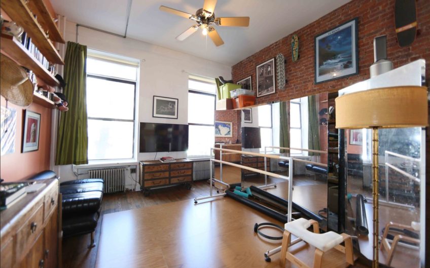 Huge, loft-like one-bedroom w/sleeping loft and a private outdoor deck!